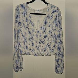 ASTR Women's Blue and White Top